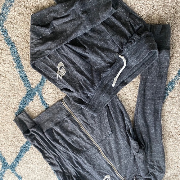 Nike sweat suit set - cropped. Size small bothGUC - Picture 2 of 3